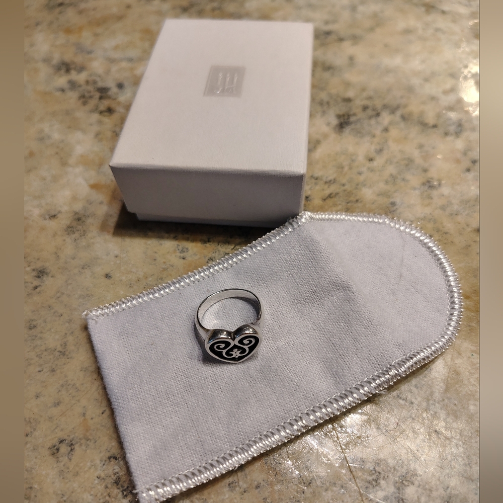 Retired Vintage James Avery Silver Heart Swirl Ring